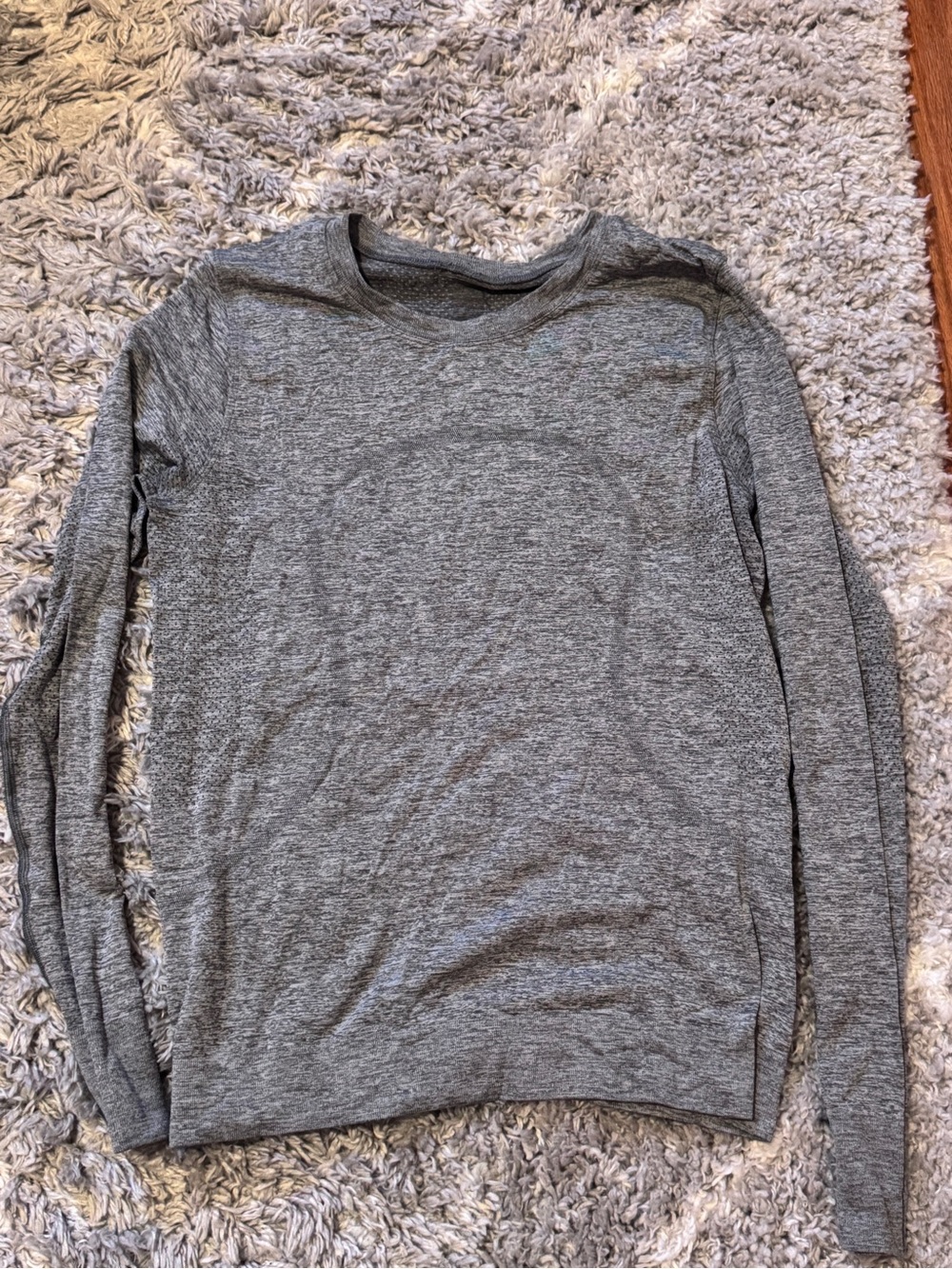 Lululemon relaxes swiftly long sleeve size 6